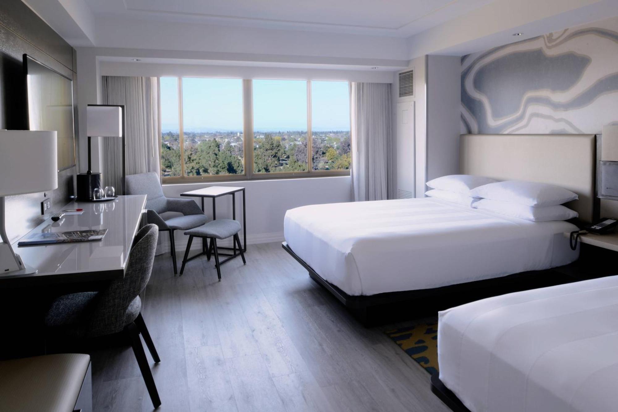 Long Beach Marriott Exterior photo